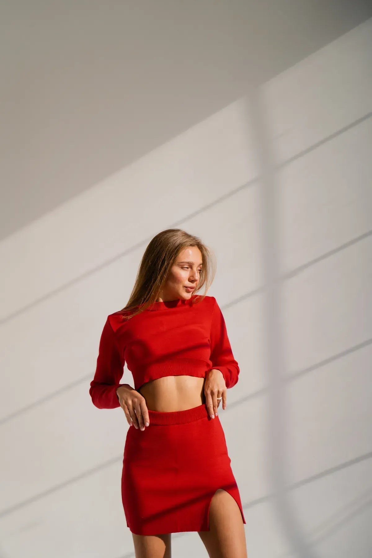 Rode gebreide set met crop top en rok