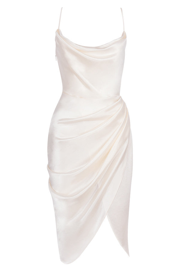 Elegant klänning av satin
