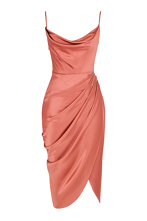 Elegant klänning av satin