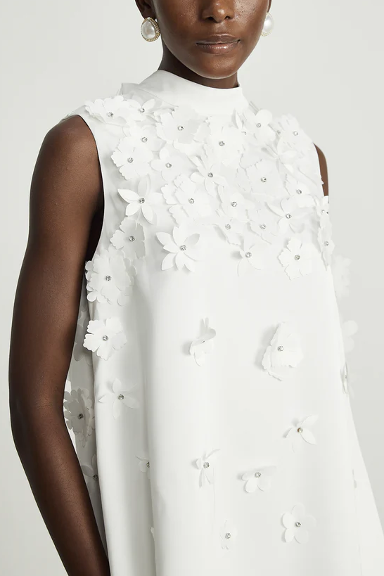 Witte mouwloze jurk met 3D-bloemen