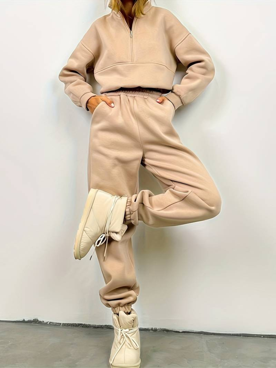 Blus med dragkedja och träningsoverallsbyxa