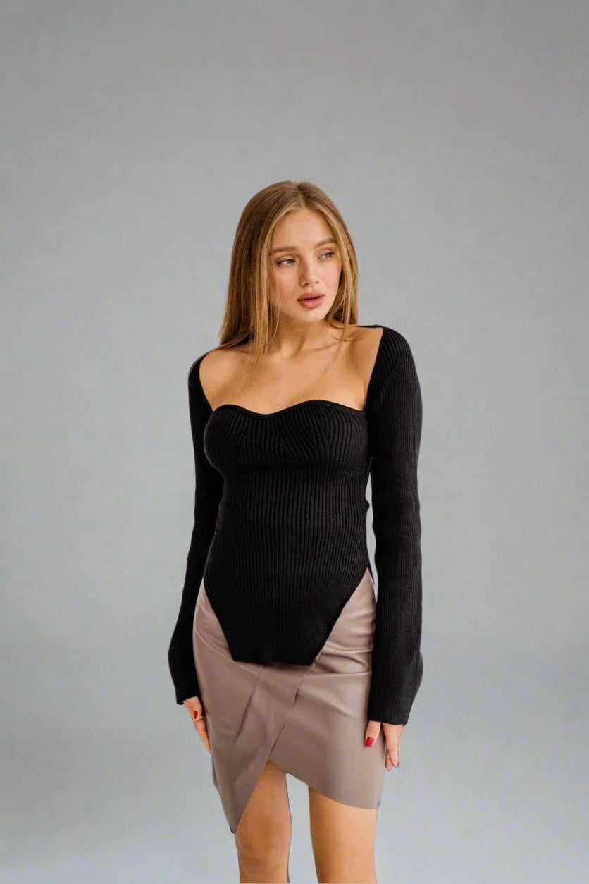 Strapless geribbelde top met uitlopende mouwen