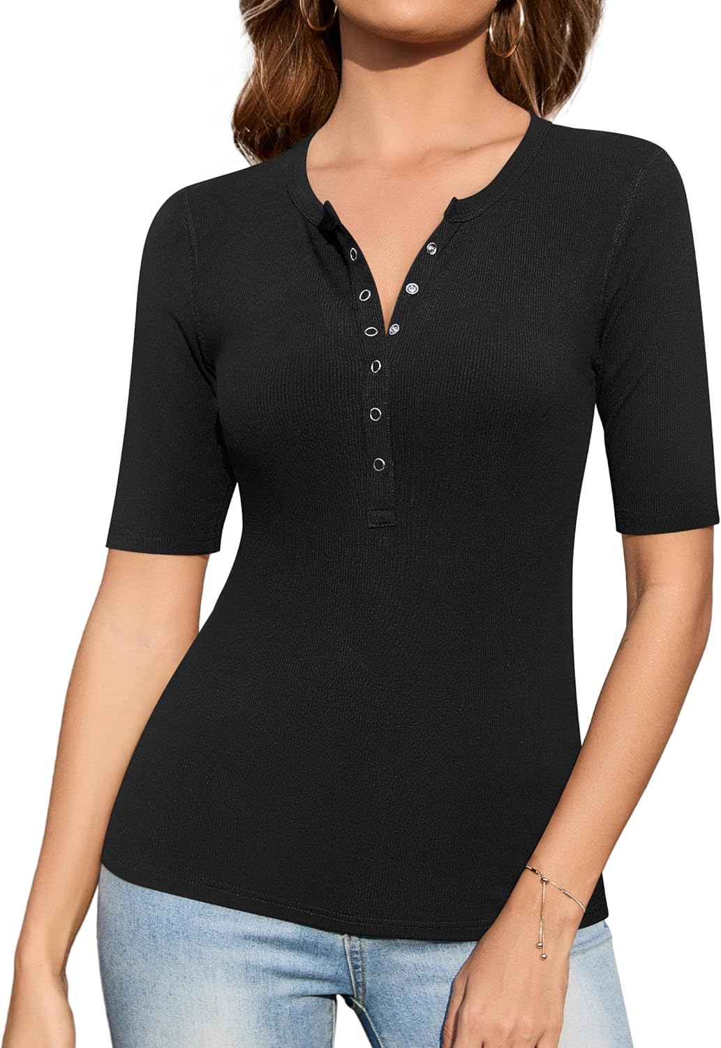 Geribbelde top met knoopdetail en halflange mouwen
