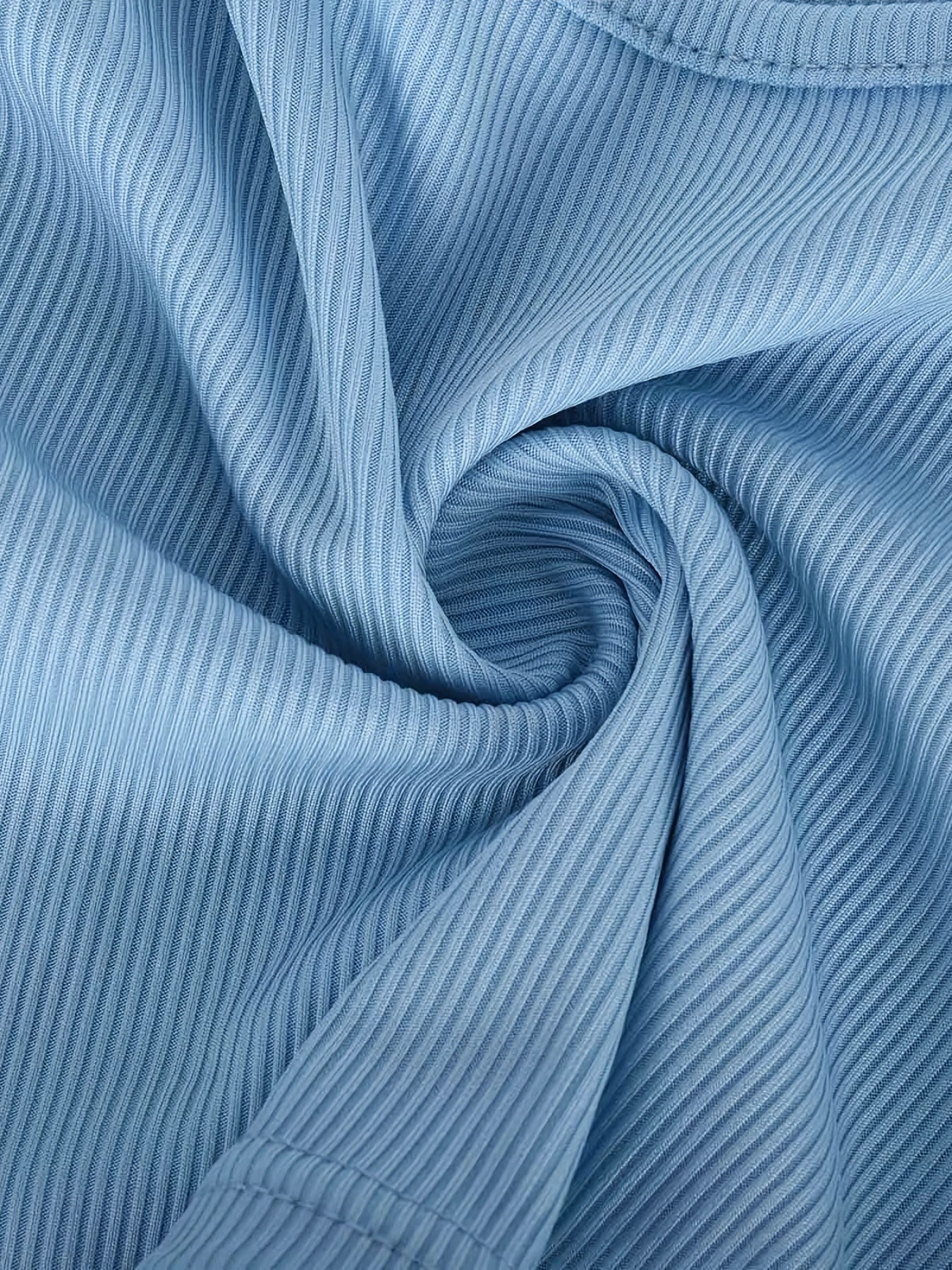 Crop top med utskärning och kjol med slits