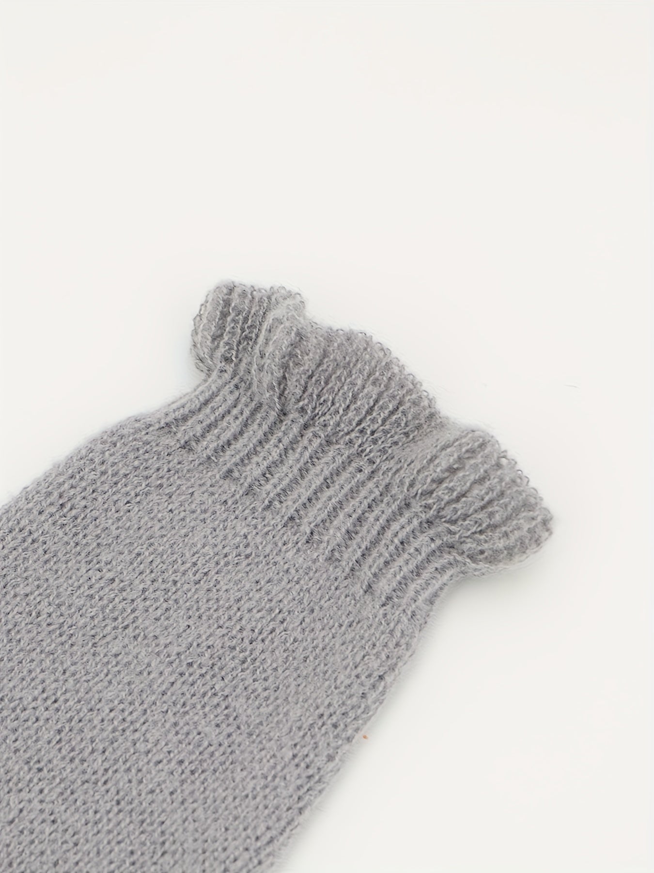 V-ringad tröja med volang i nederkanten