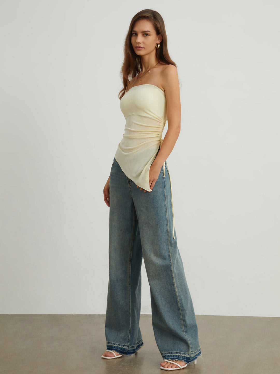 Strapless asymmetrische top met gerimpelde details