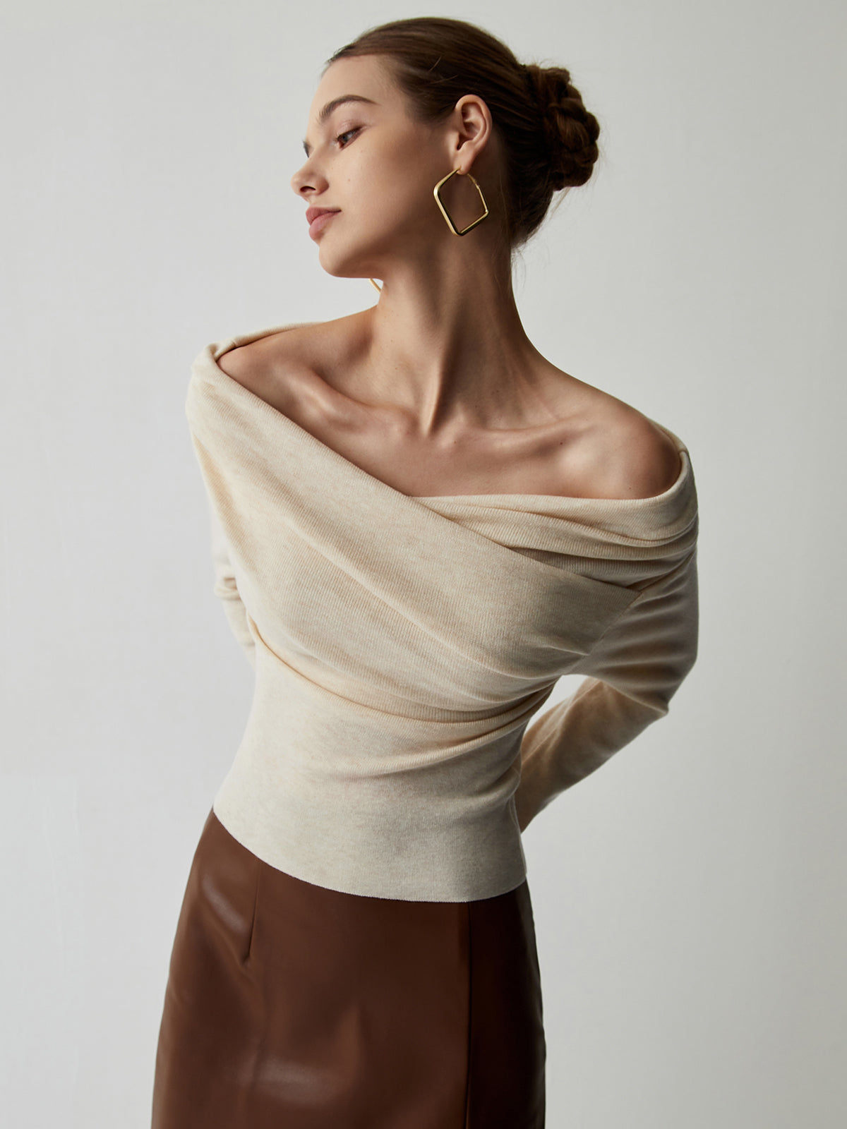 Gedrapeerde off-shoulder top met lange mouwen