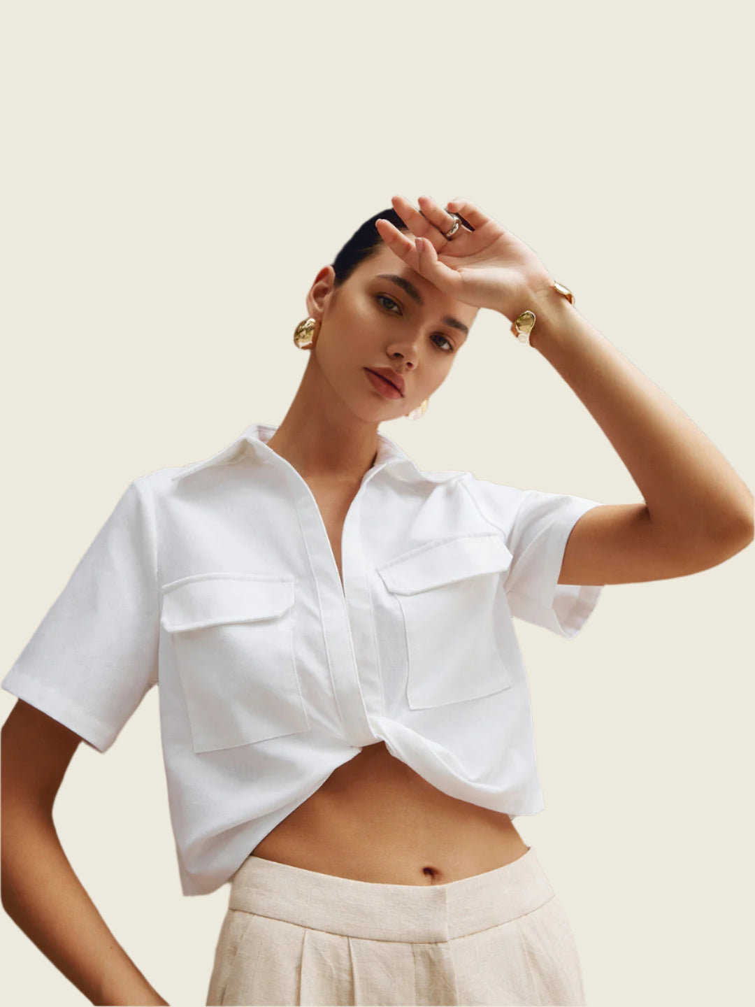 Wit overhemd met korte mouwen en zakken