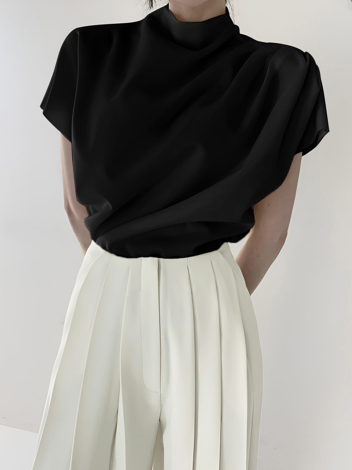 Asymmetrische gedrapeerde top met korte mouwen