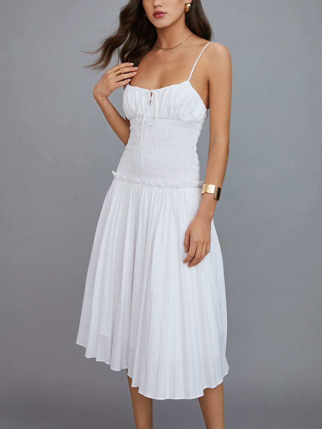 Witte geplooide midi-jurk met smalle bandjes