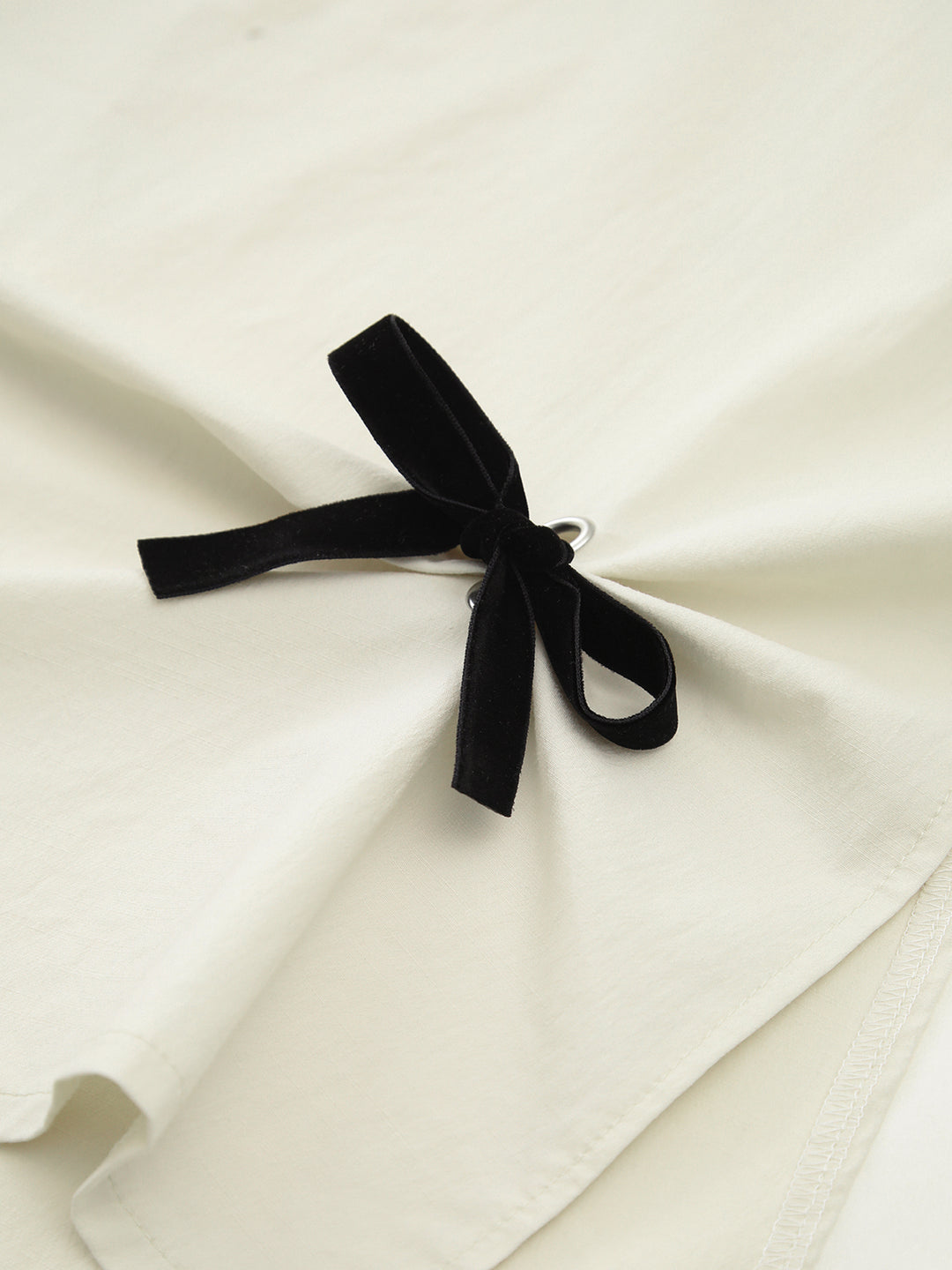 Witte Midi-Rok met Zwarte Strikdetails