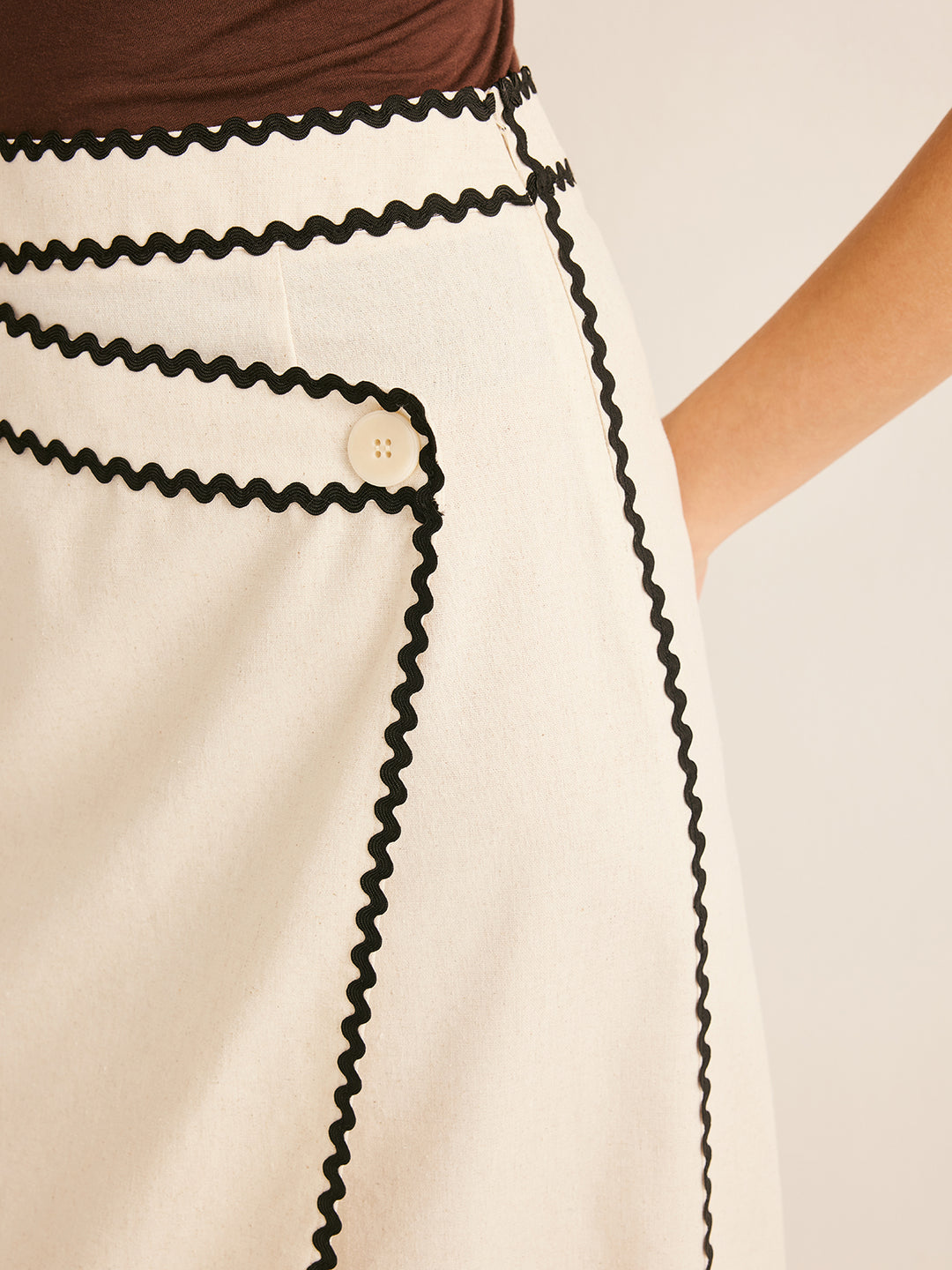 Crèmekleurige Maxi-Rok met Zwarte Bies
