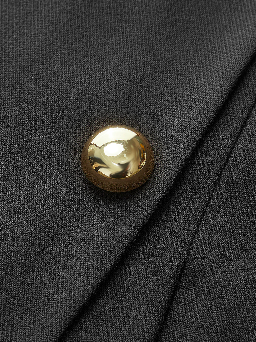 Geplisseerde mini-rok met sierknopen