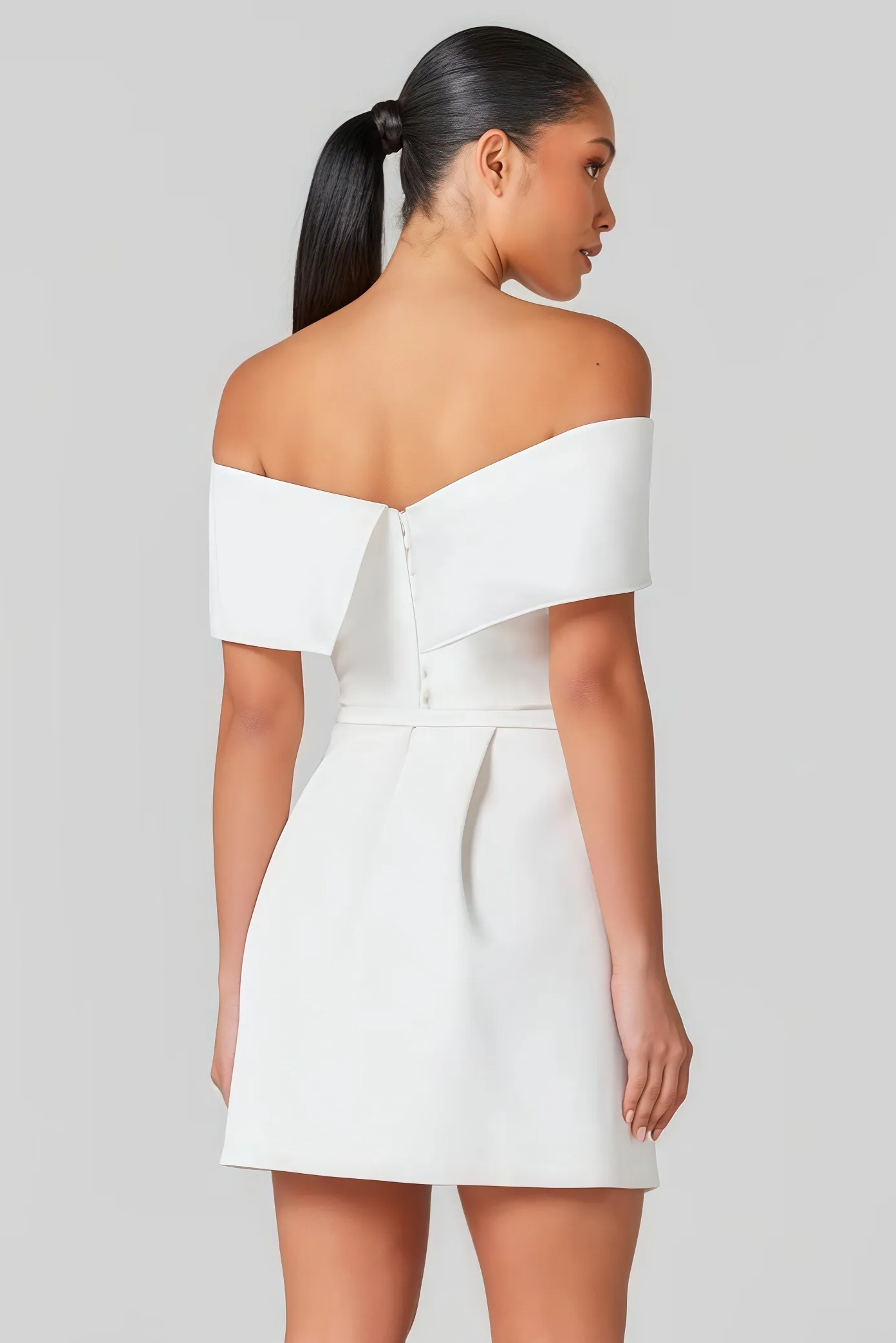 Witte off-shoulder mini-jurk met riem