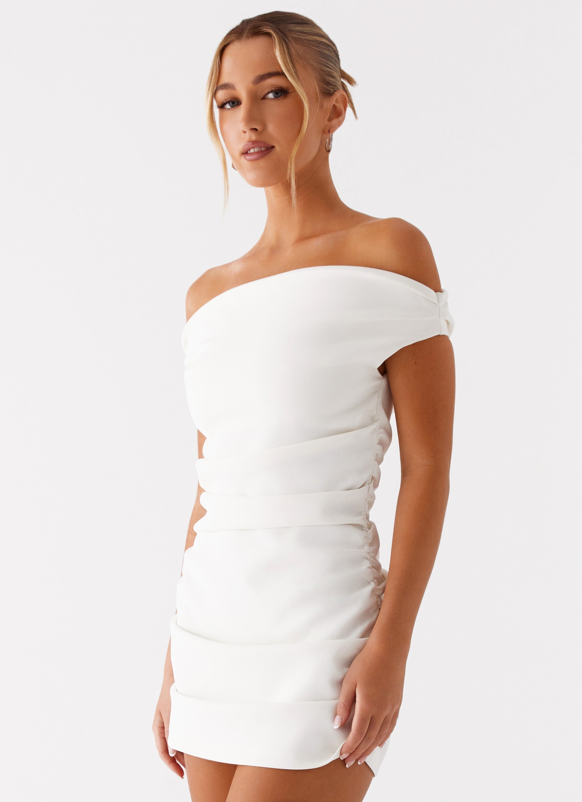 Witte off-shoulder mini-jurk met drapering