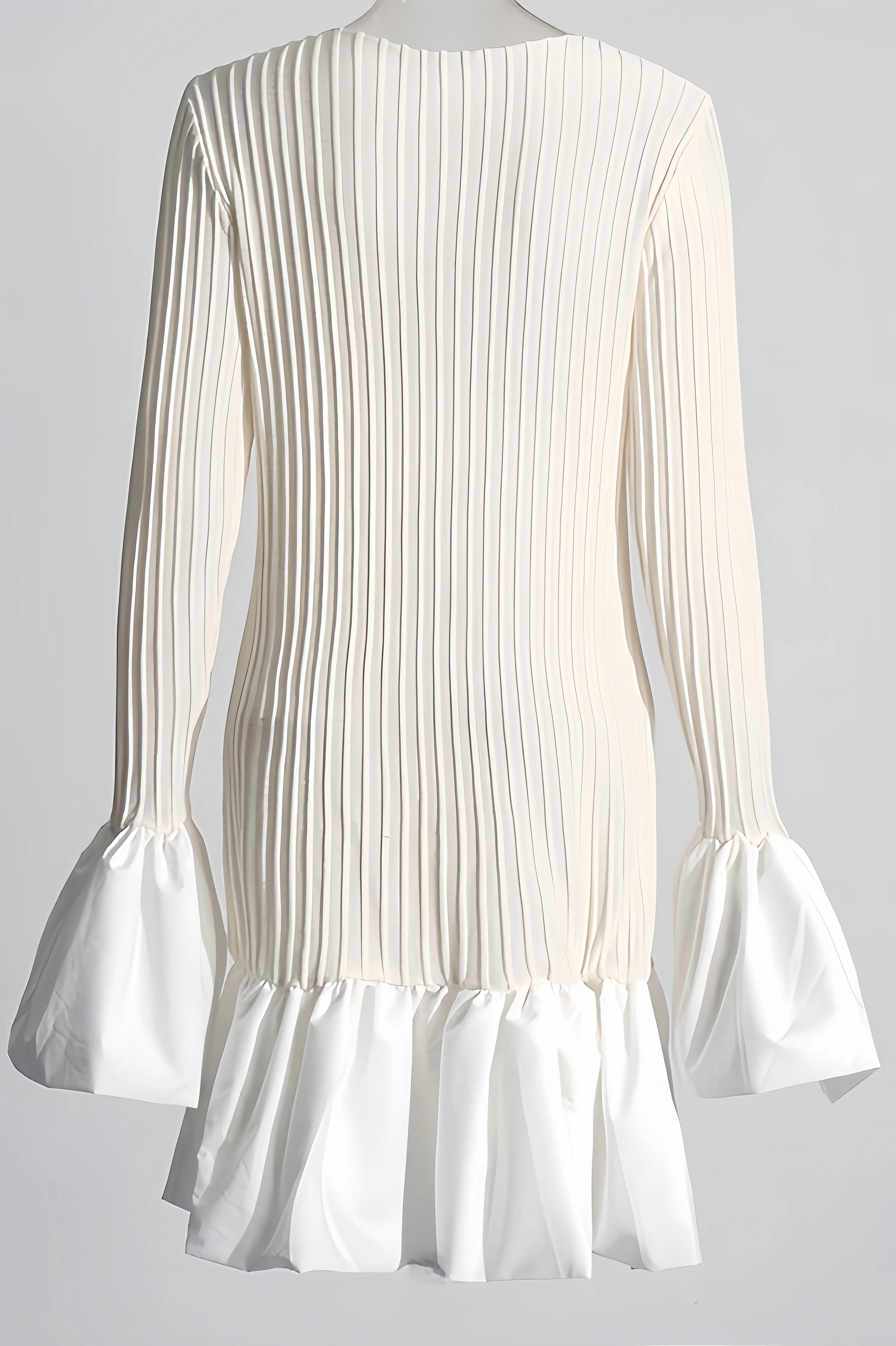 Witte mini-jurk met volumineuze mouwen en geplooide structuur