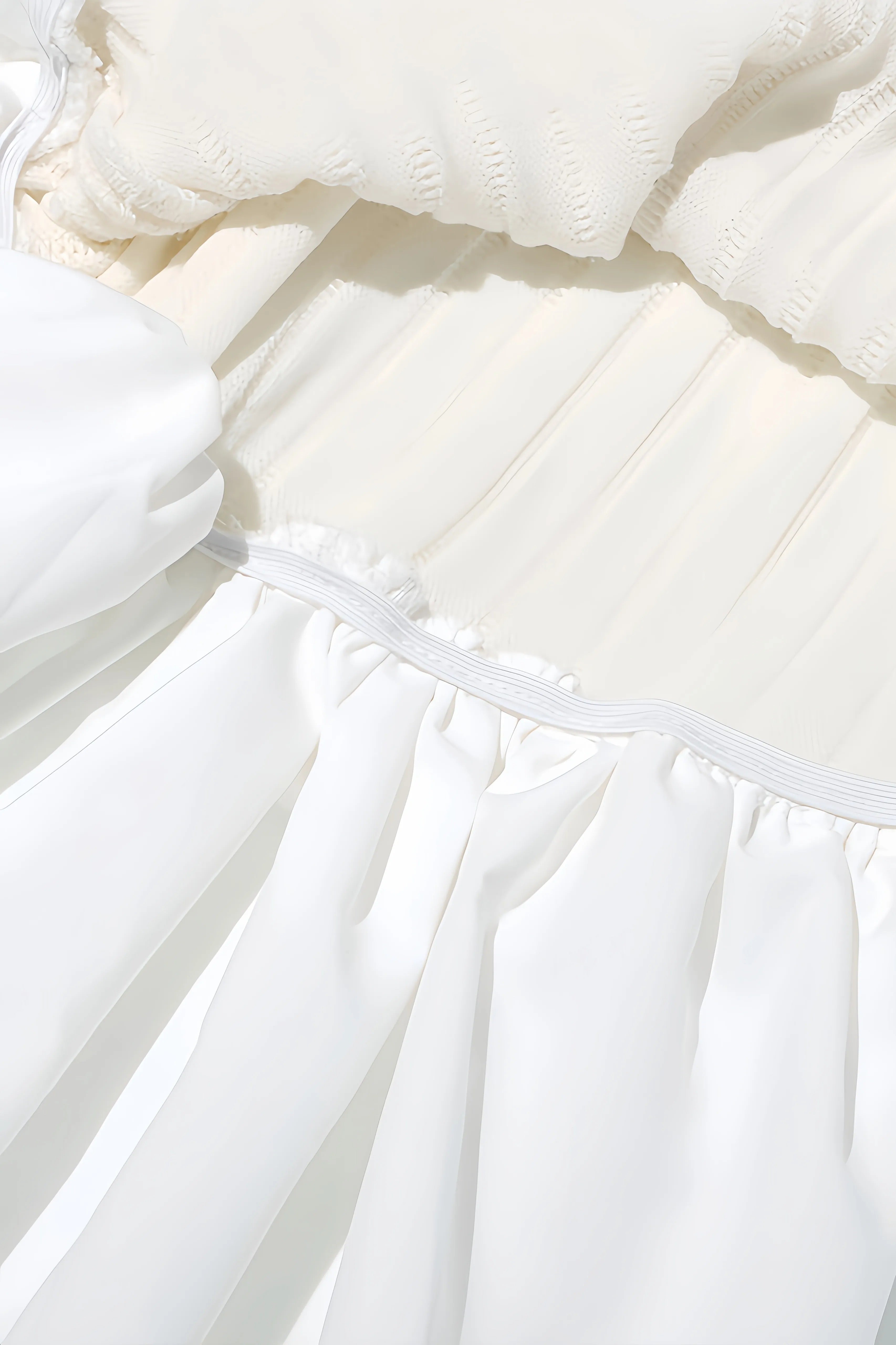 Witte mini-jurk met volumineuze mouwen en geplooide structuur