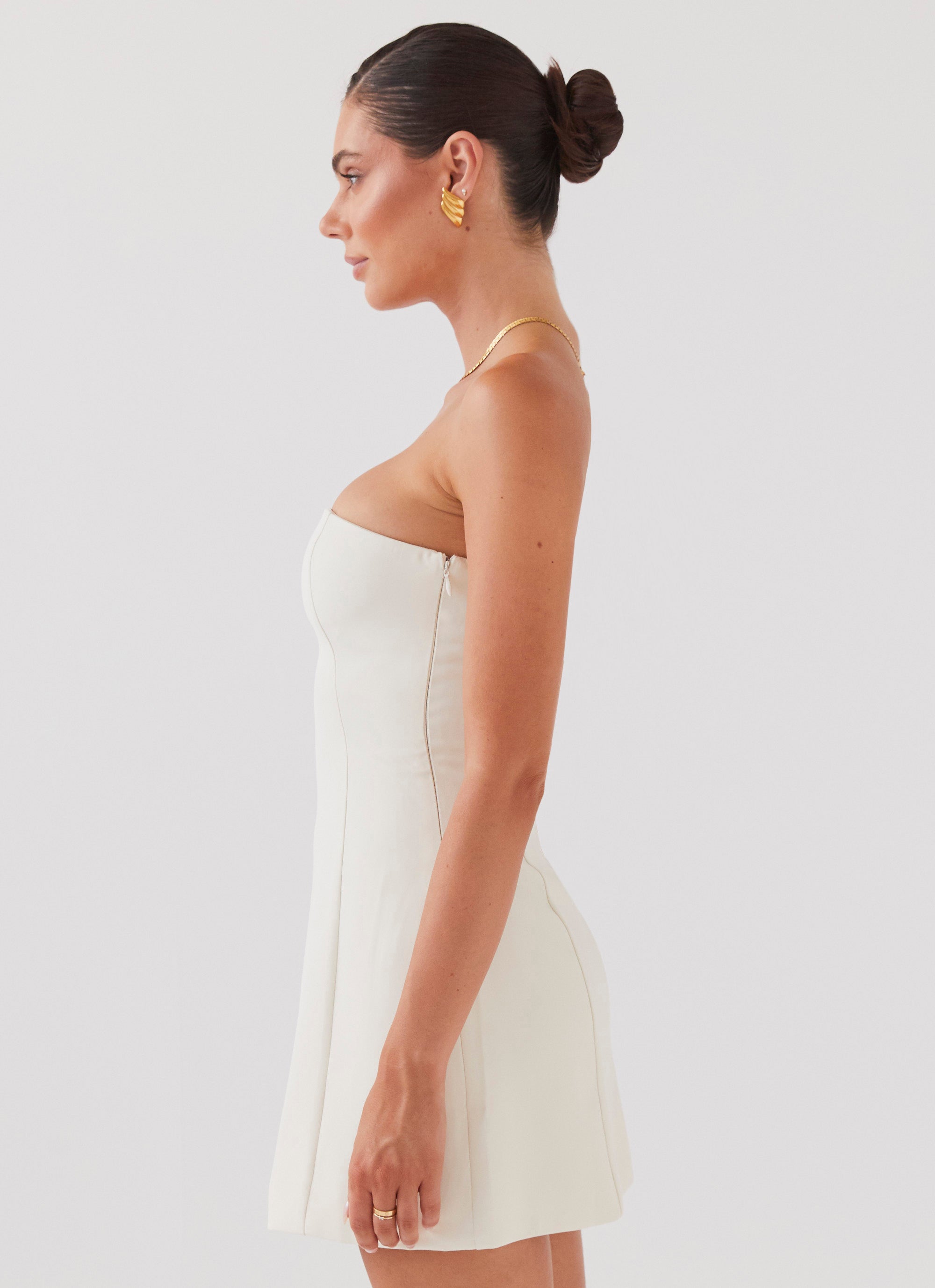 Witte strapless mini-jurk
