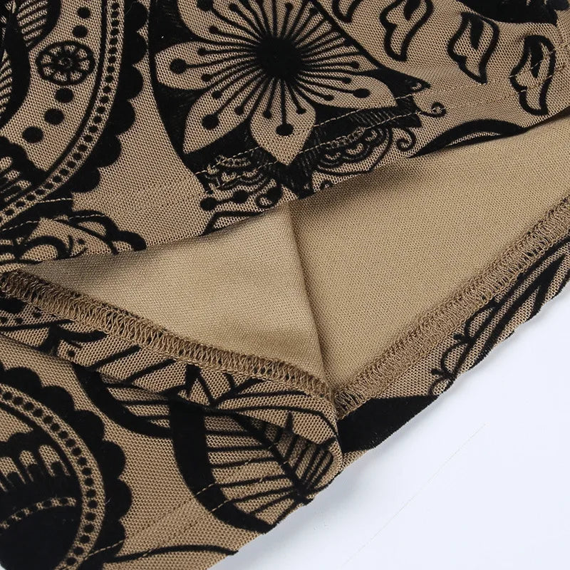 Rygglös bodycon-miniklänning med tryck