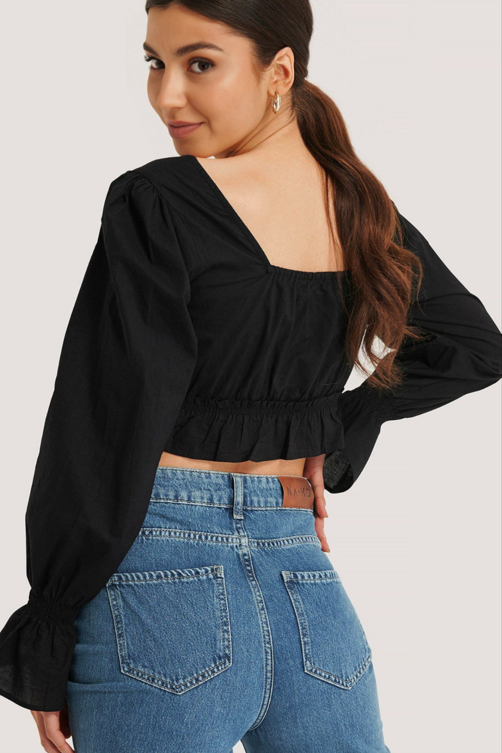 KVADRATISCHE HALSBLOUSE