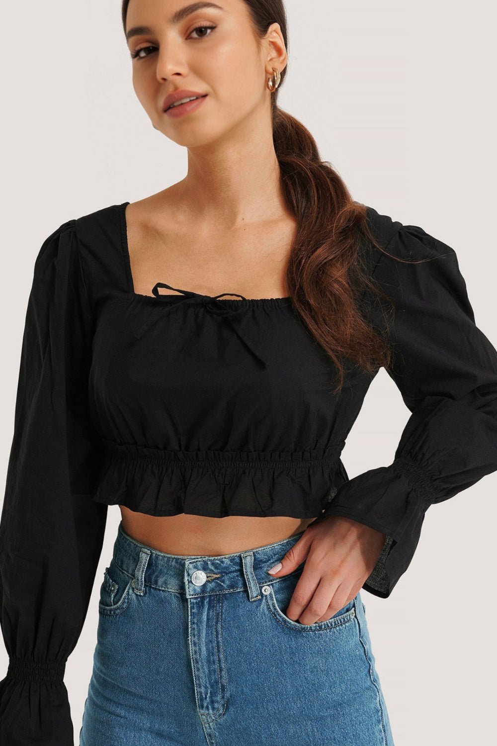KVADRATISCHE HALSBLOUSE