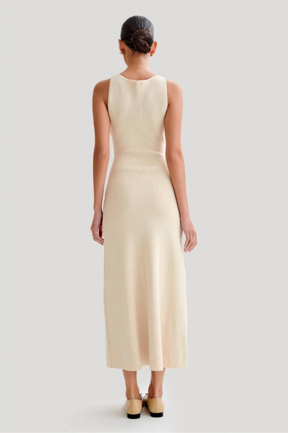 ELEGANTE JURK MET GEBREIDE MOUWEN