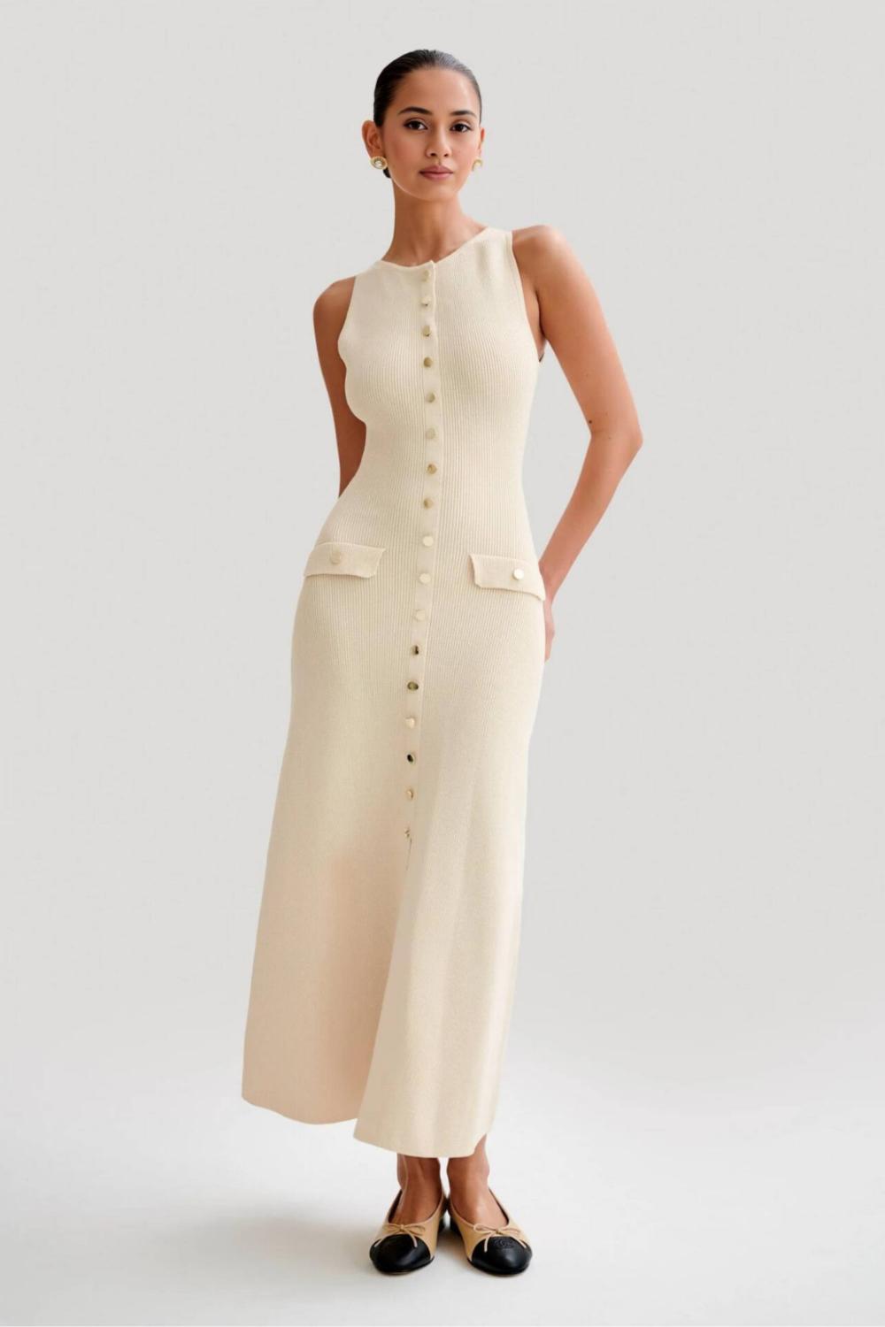 ELEGANTE JURK MET GEBREIDE MOUWEN