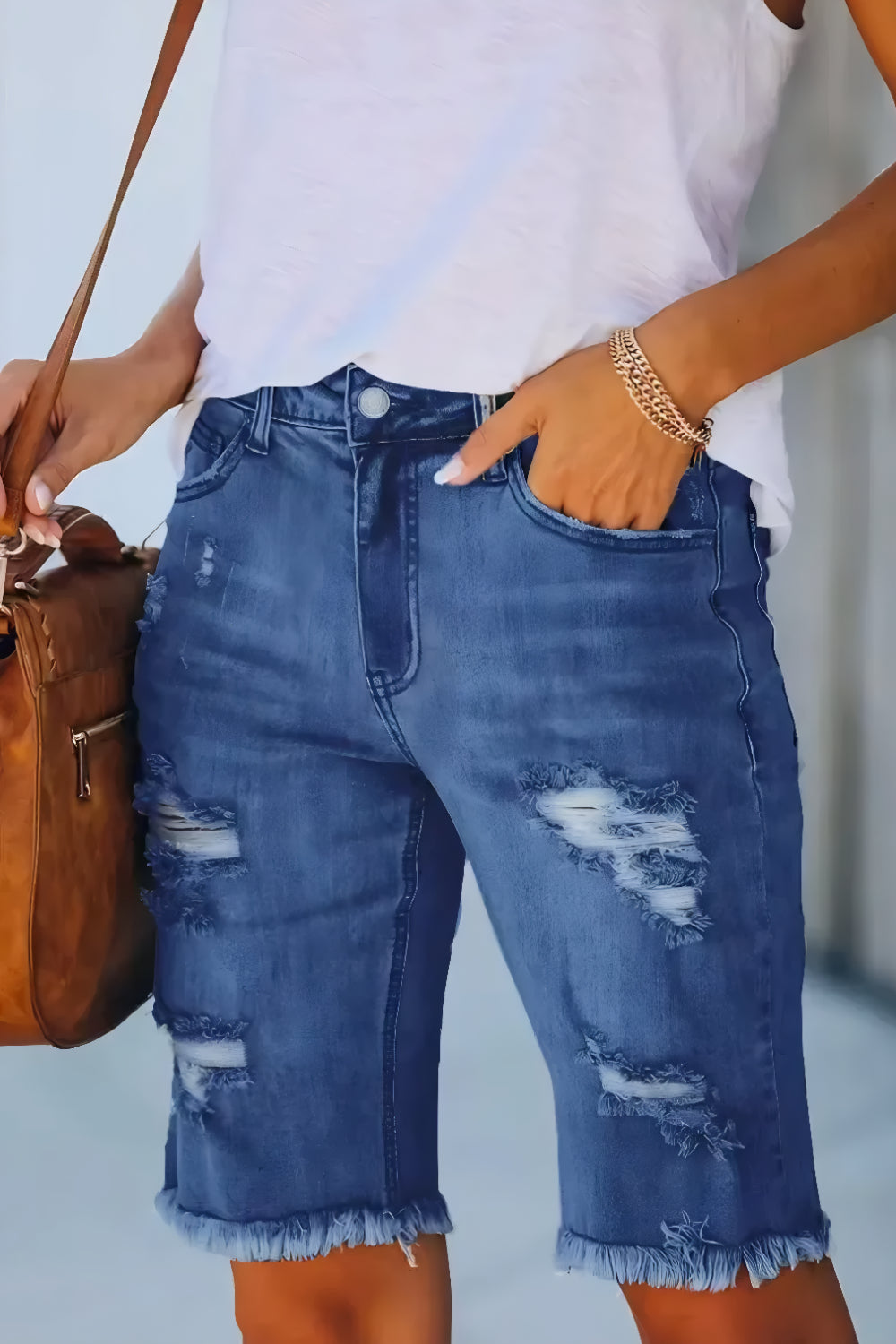 GESCHEURDE GECROPPTE JEANS