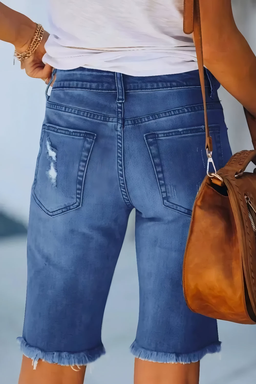 GESCHEURDE GECROPPTE JEANS