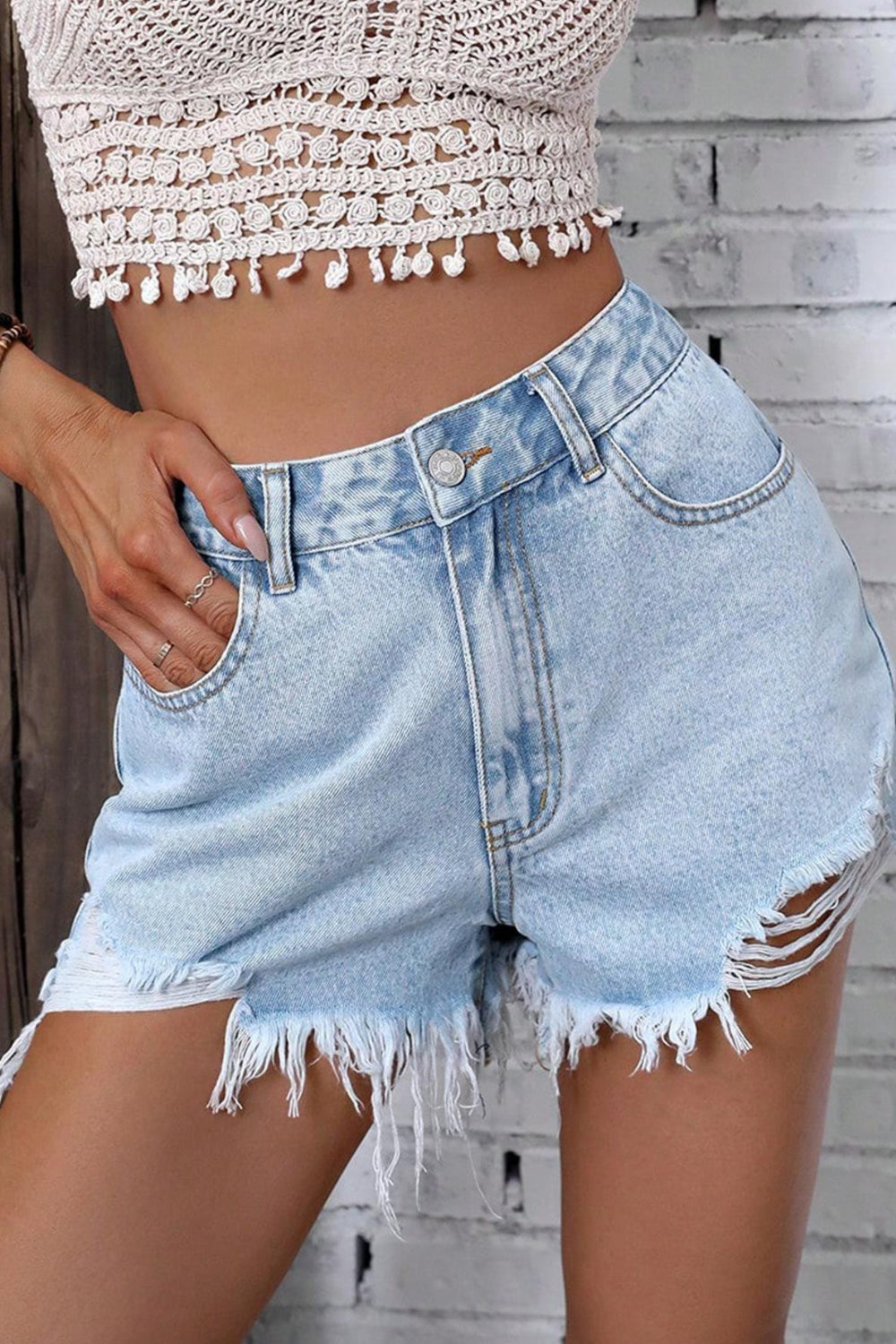 HIGH-WAIST GESCHEURDE DENIM SHORTS