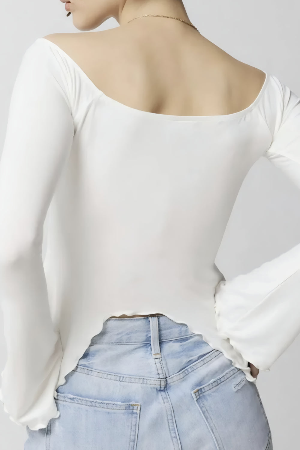 AMARA OFF-SHOULDER TOP MET UITLOPENDE MOUWEN