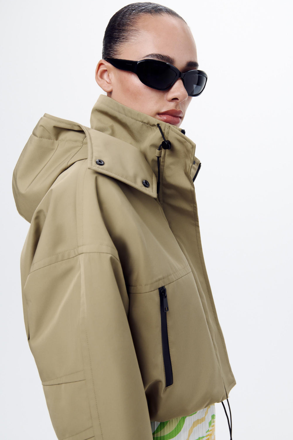 Astrid kort jack met capuchon