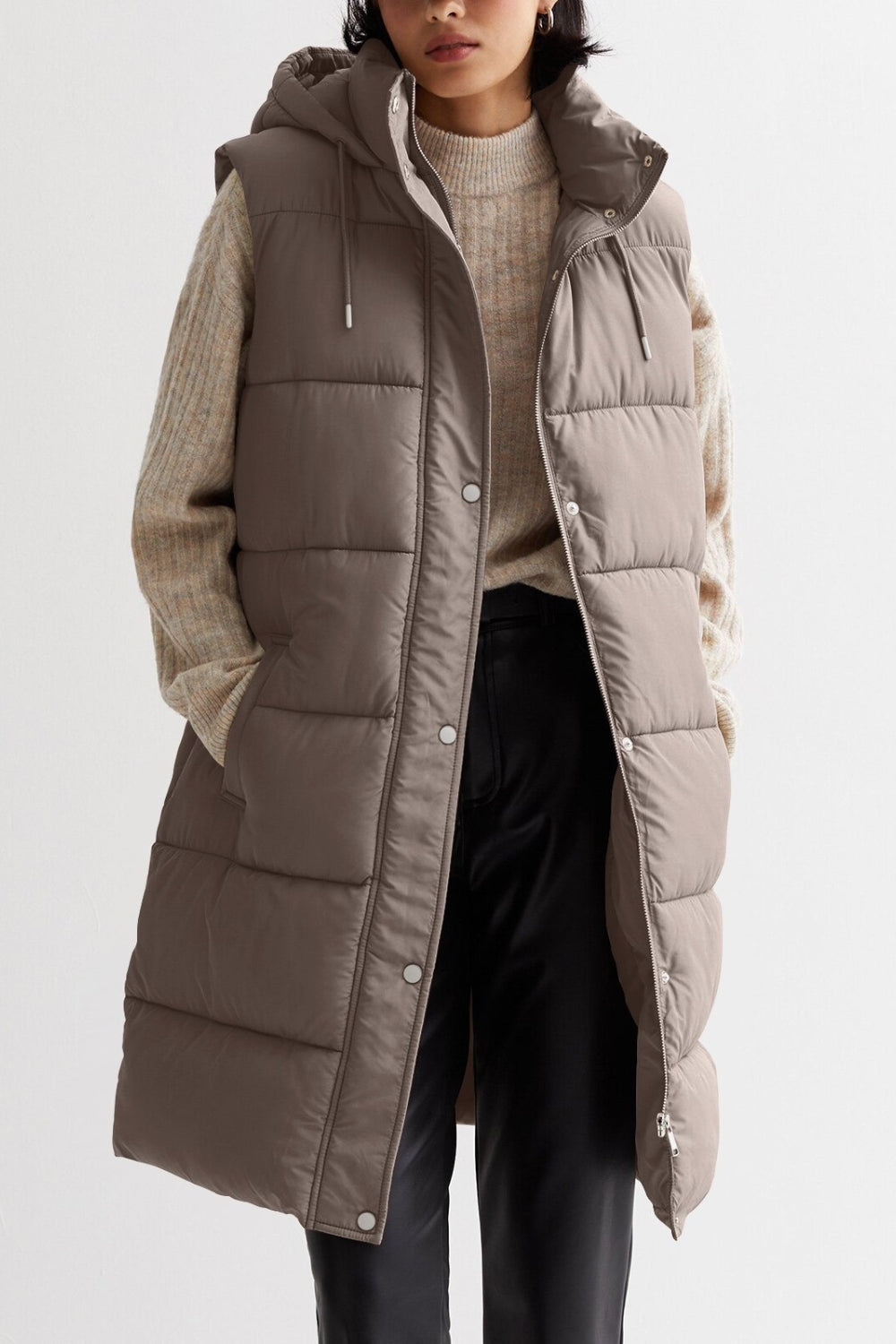 SERENITY MIDILANGE BODYWARMER MET CAPUCHON