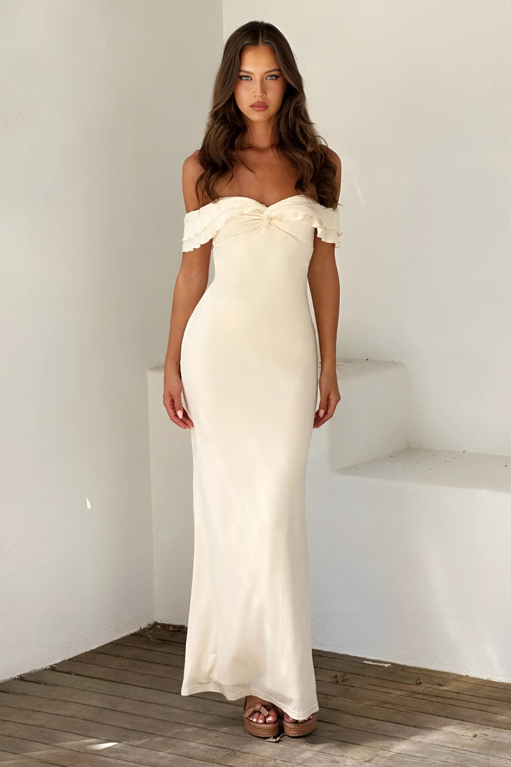 BEIGE JURK MET DRUPPEL-SCHOUDER