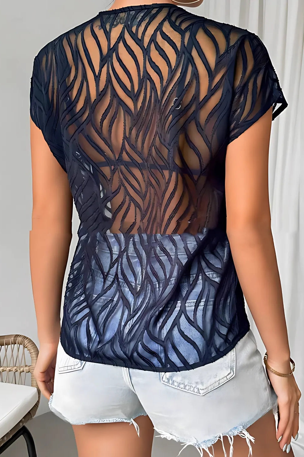 MILLOW V-HALS T-SHIRT MET UITSNEDEN