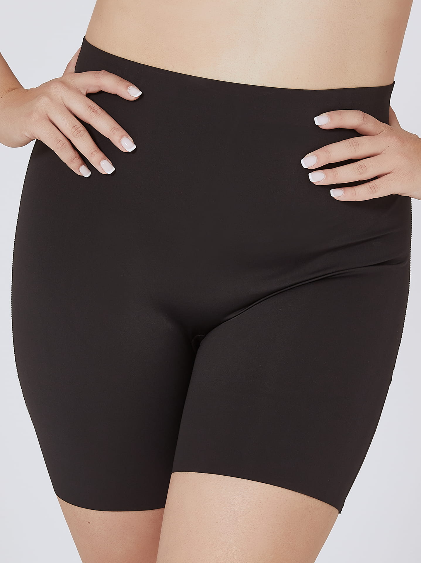 Naadloze, hoog getailleerde corrigerende shorts