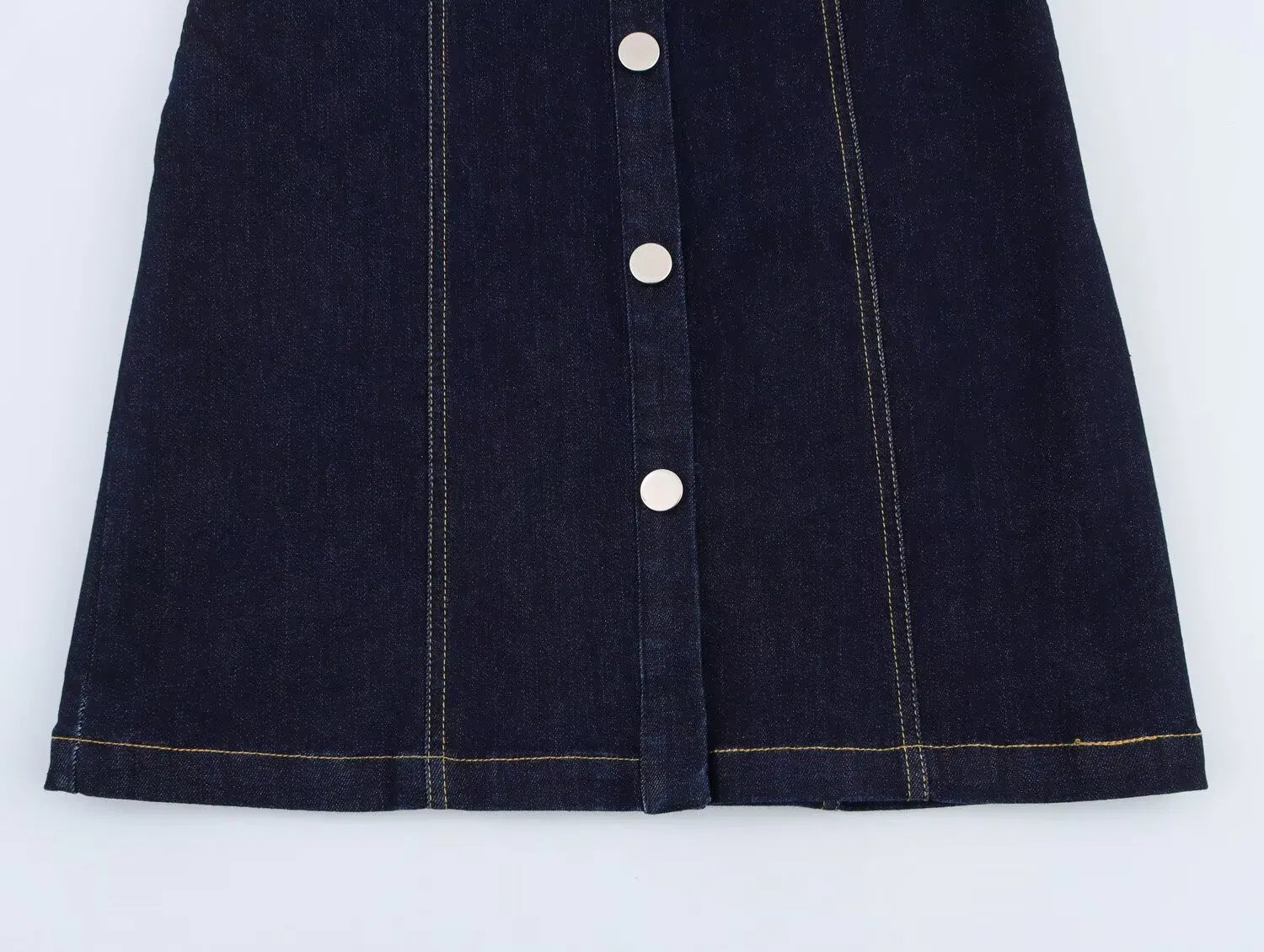 Mouwloze denimjurk met knopen