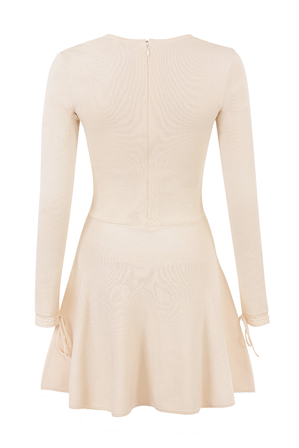 Krämfärgad elegant miniklänning med öppen front