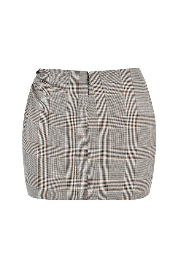 Monokromt rutig korsett med fyrkantig hals och minikjol med utskärning