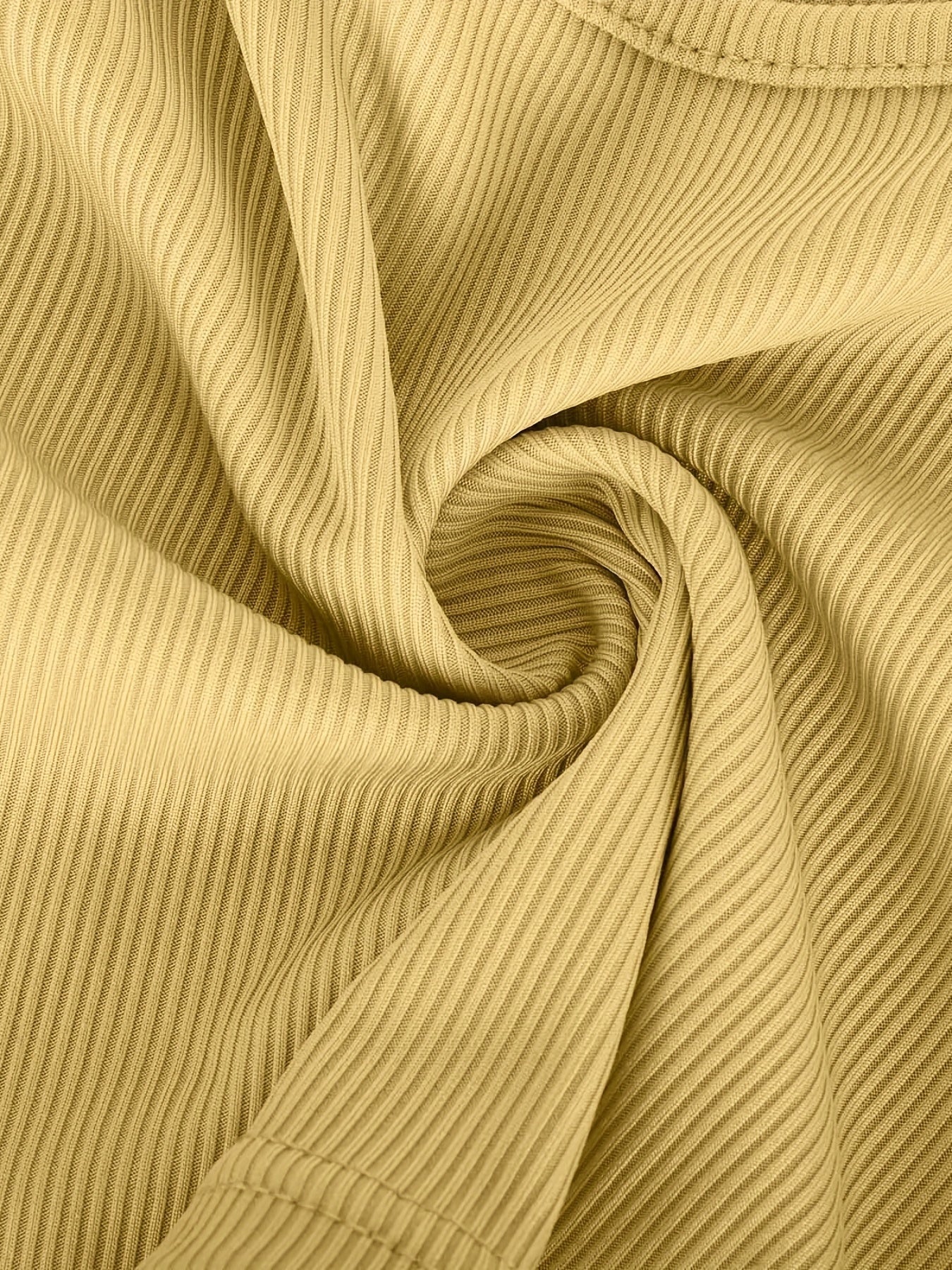 Crop top med utskärning och kjol med slits