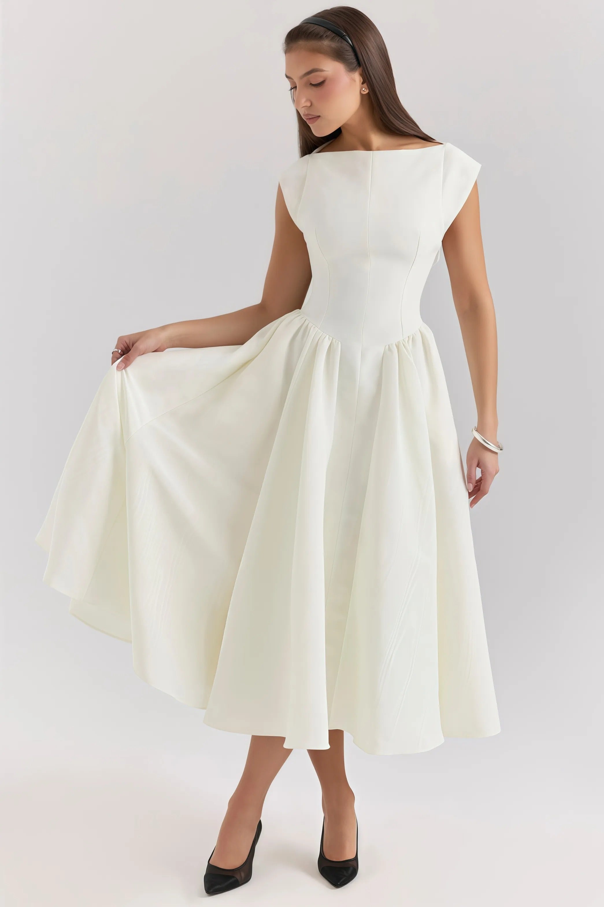Witte elegante midi-jurk met uitlopende rok