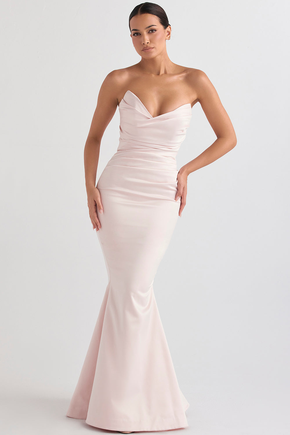 Strapless lange avondjurk met gedrapeerd lijfje