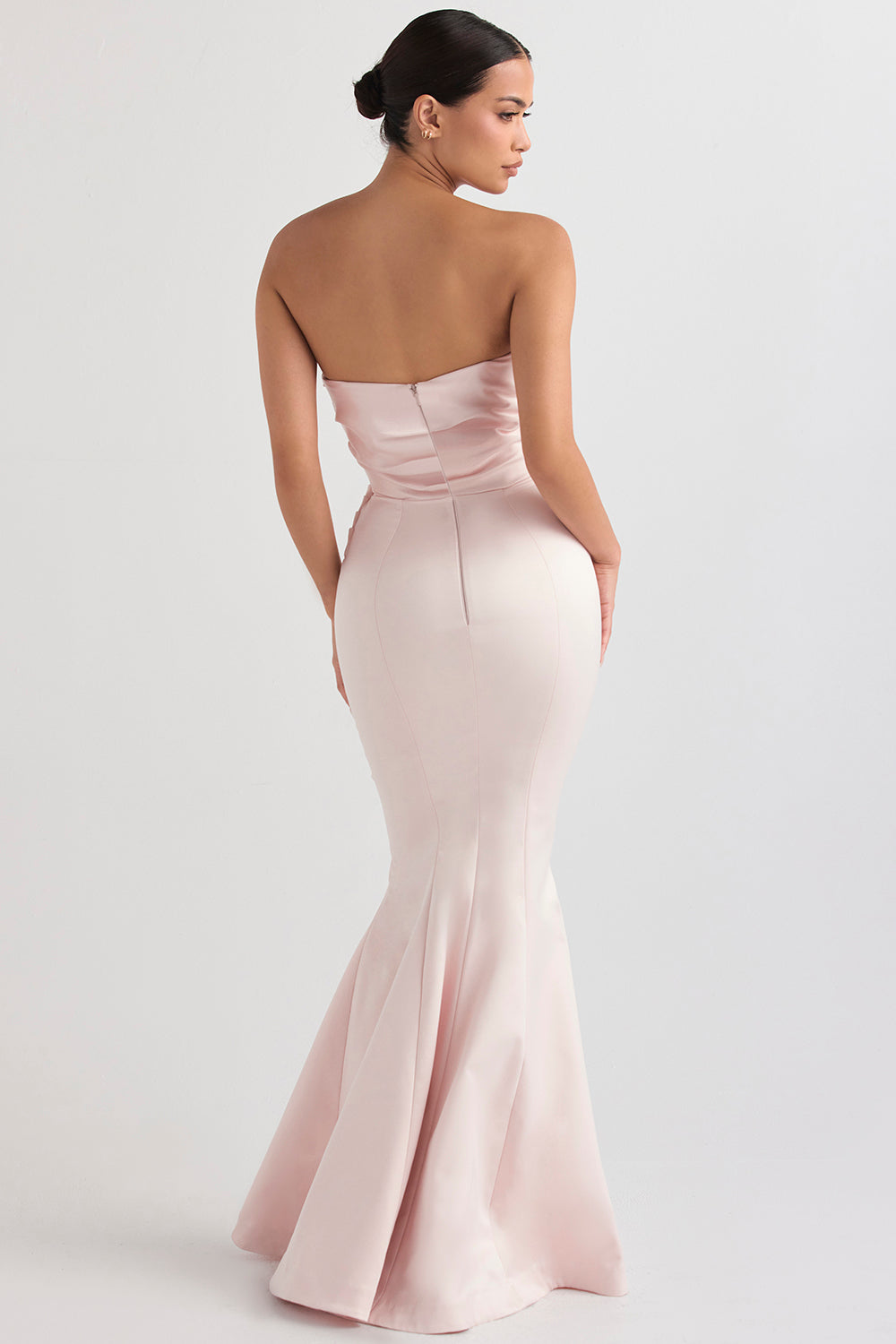 Strapless lange avondjurk met gedrapeerd lijfje