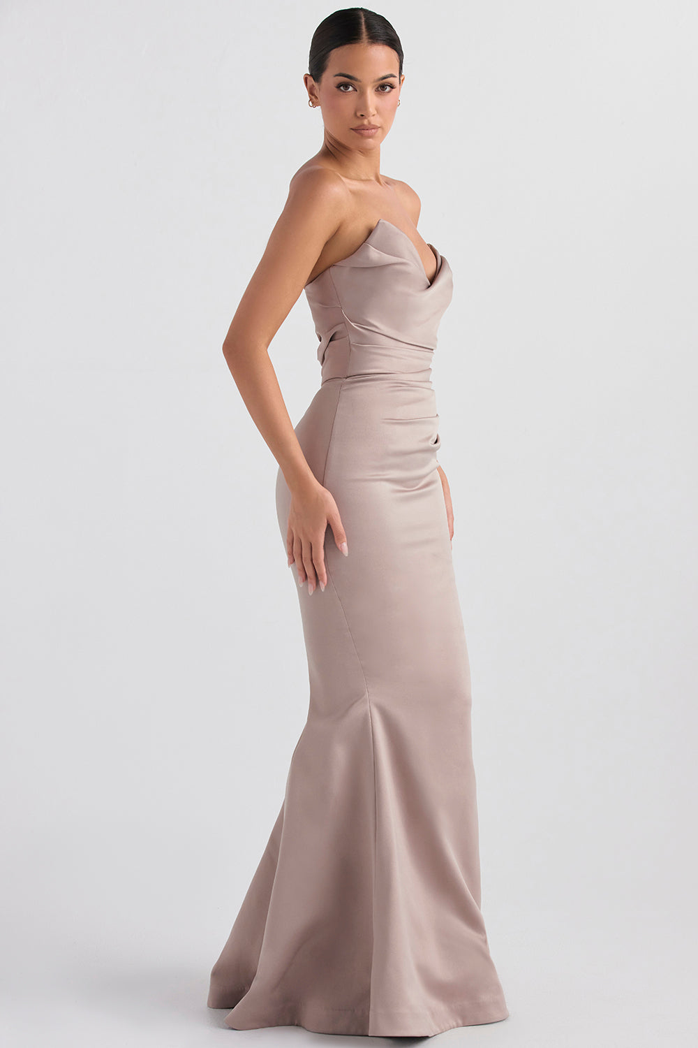 Strapless lange avondjurk met gedrapeerd lijfje