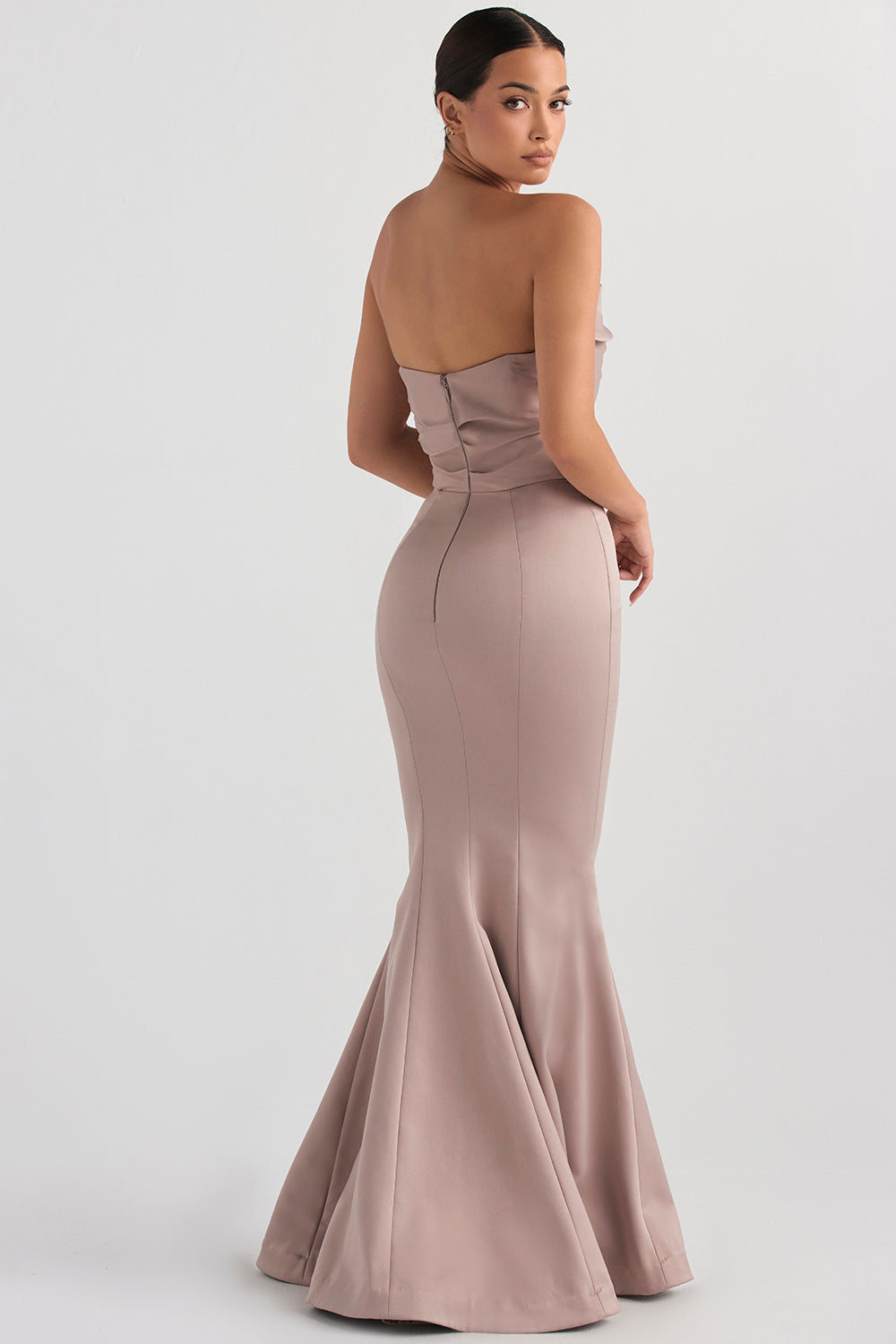 Strapless lange avondjurk met gedrapeerd lijfje