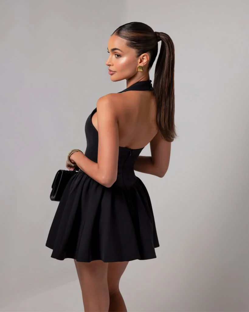 Halter Mini Jurk met Uitlopende Rok
