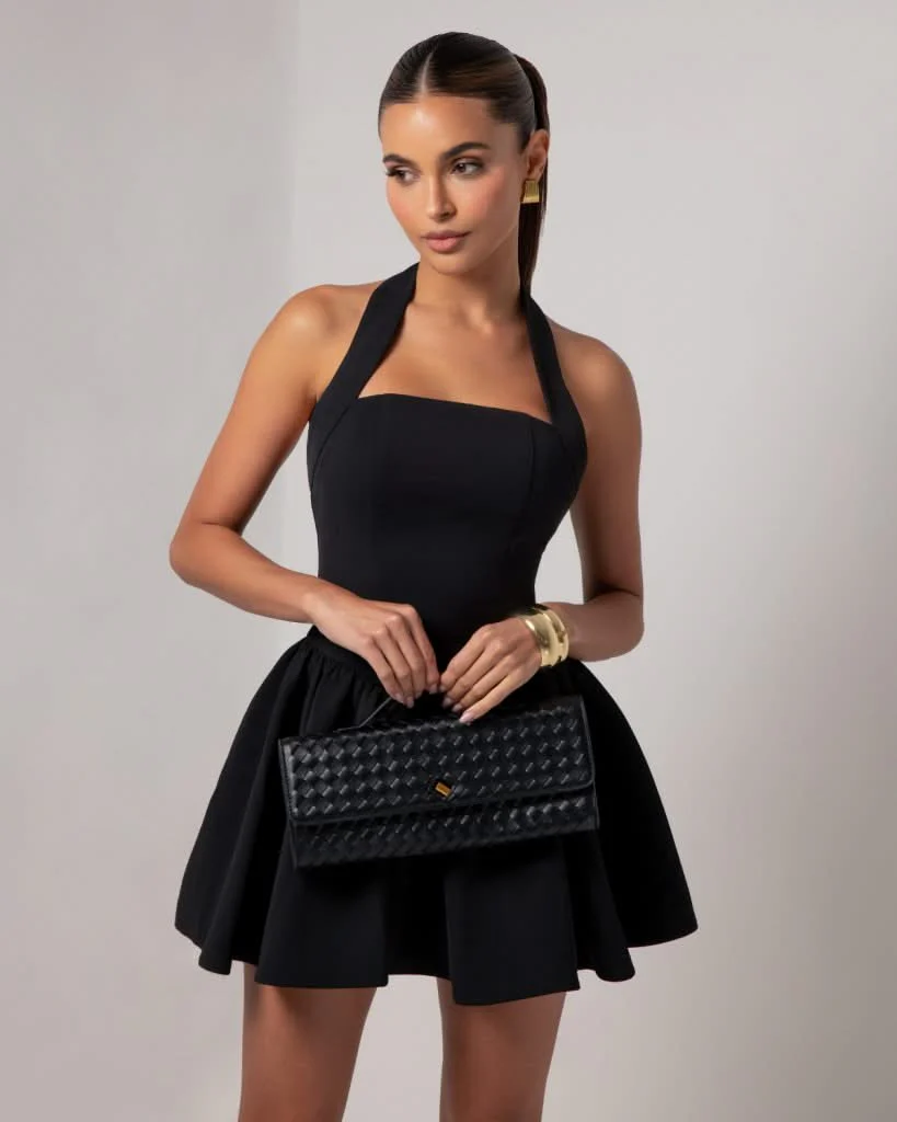 Halter Mini Jurk met Uitlopende Rok