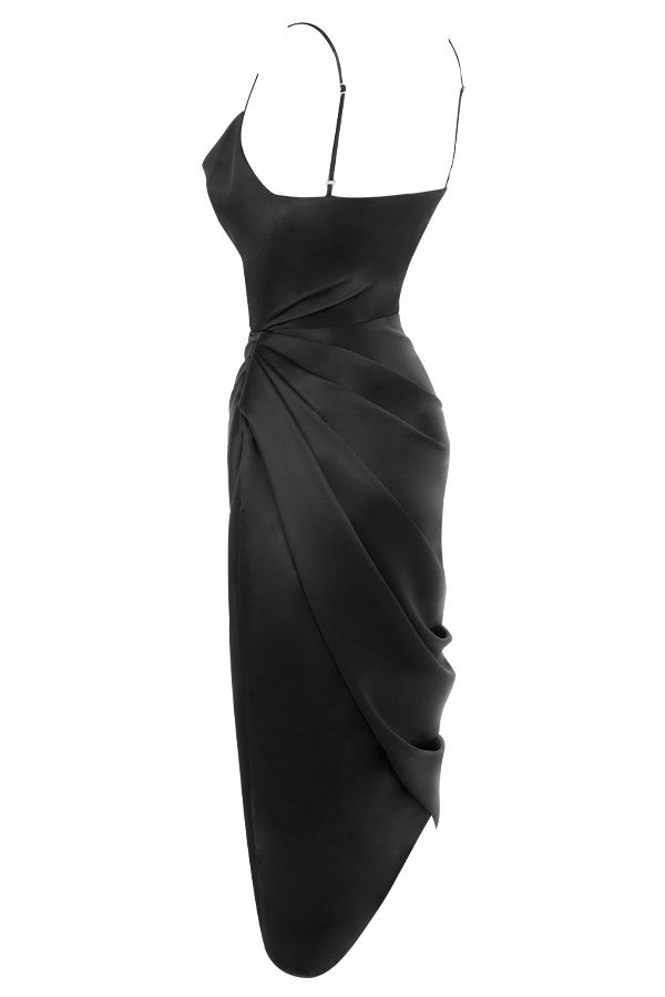 Elegant klänning av satin