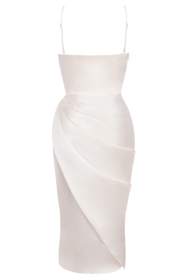 Elegant klänning av satin