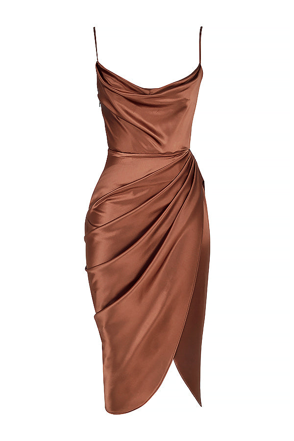 Elegant klänning av satin